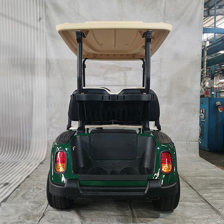 4-sedežni voziček za golf z 48 V litijevo baterijo.