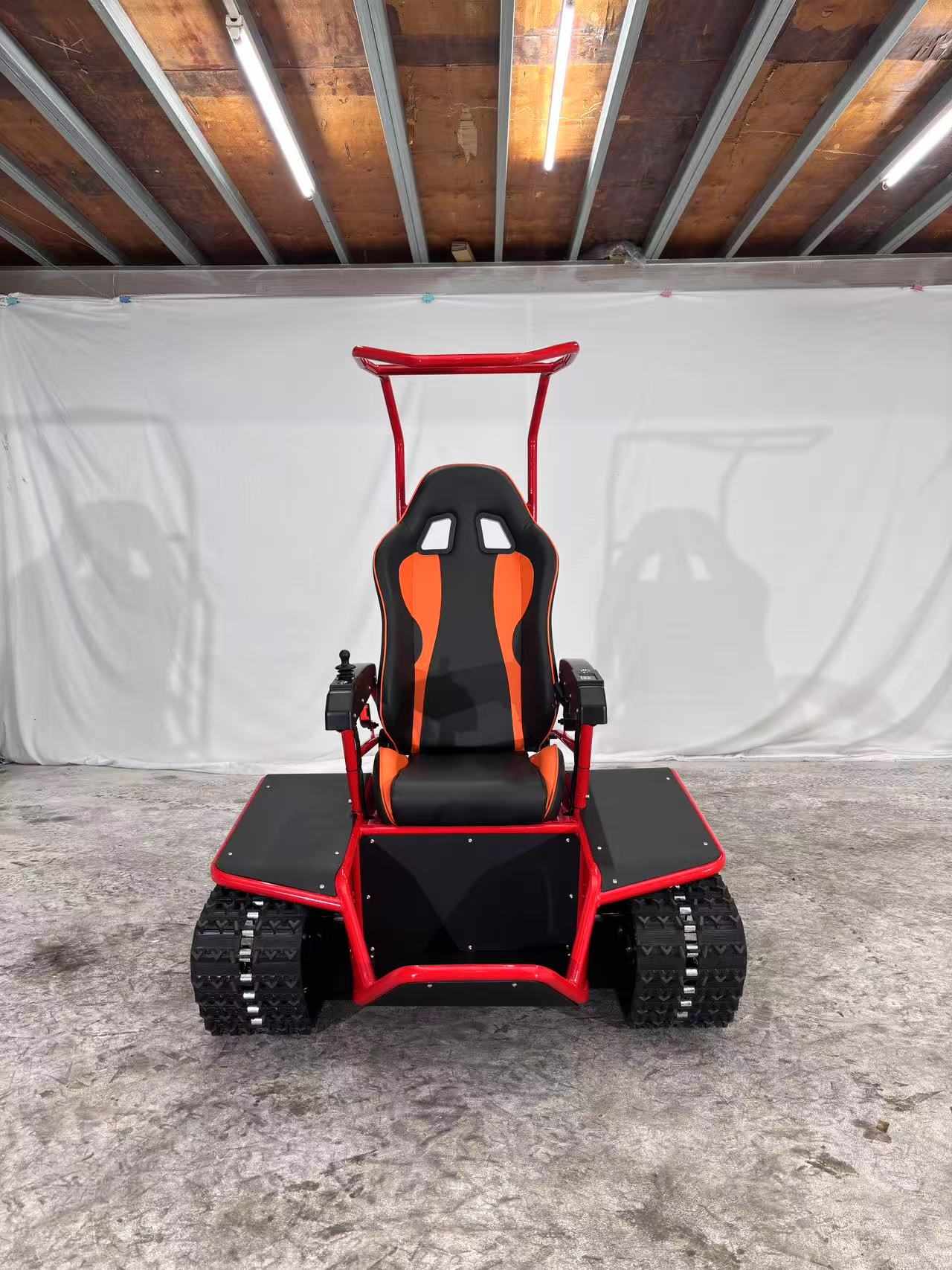 Zmogljiv motor in električni invalidski voziček za vse terene s čvrstim podvozjem